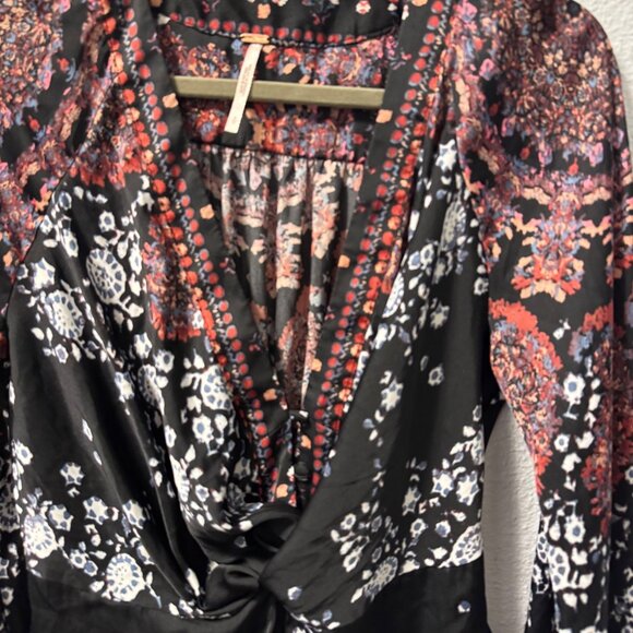 Free People blouse Sz S Long Sleeve Floral Blouse With Knot Front Design & V-Nec - Picture 6 of 12